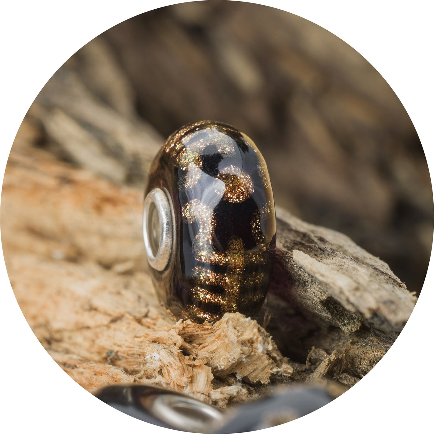 Tmavofialová noc – prívesok