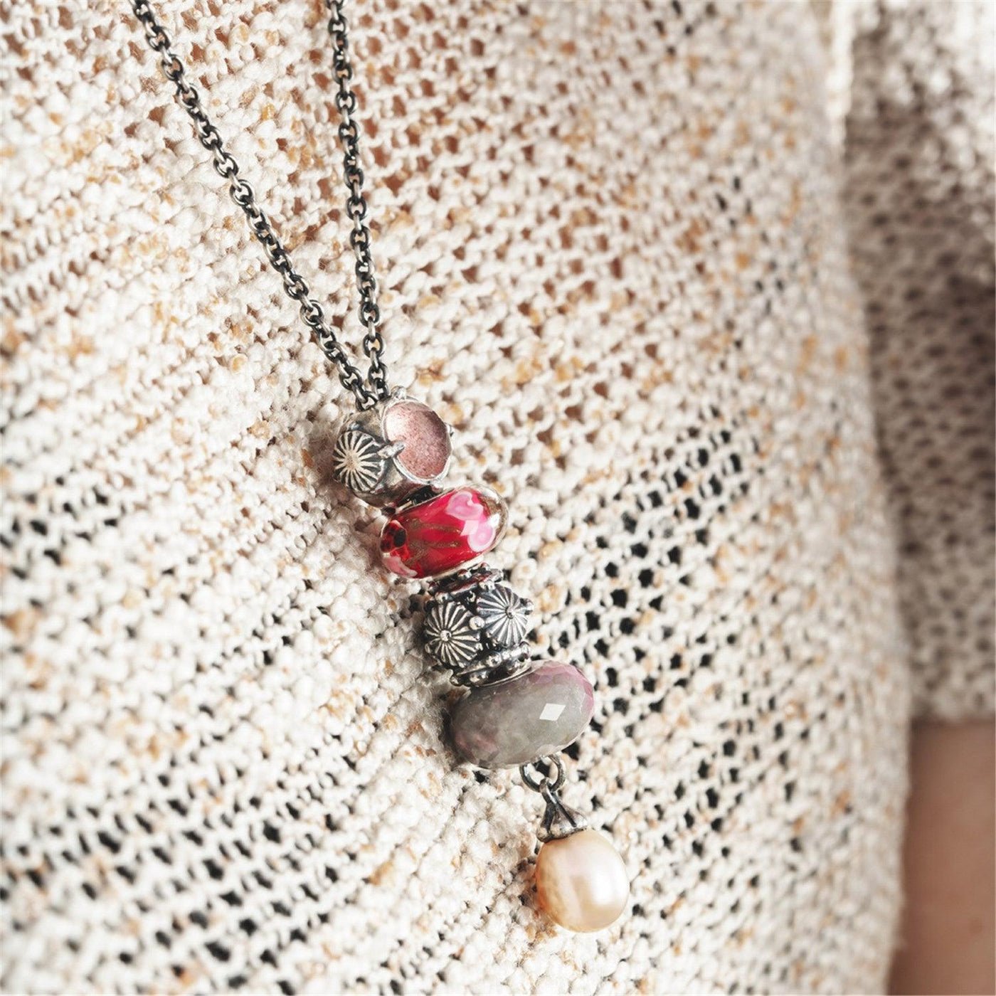 Rubin Szikla Bead - Trollbeads Ékszerek Magyarország